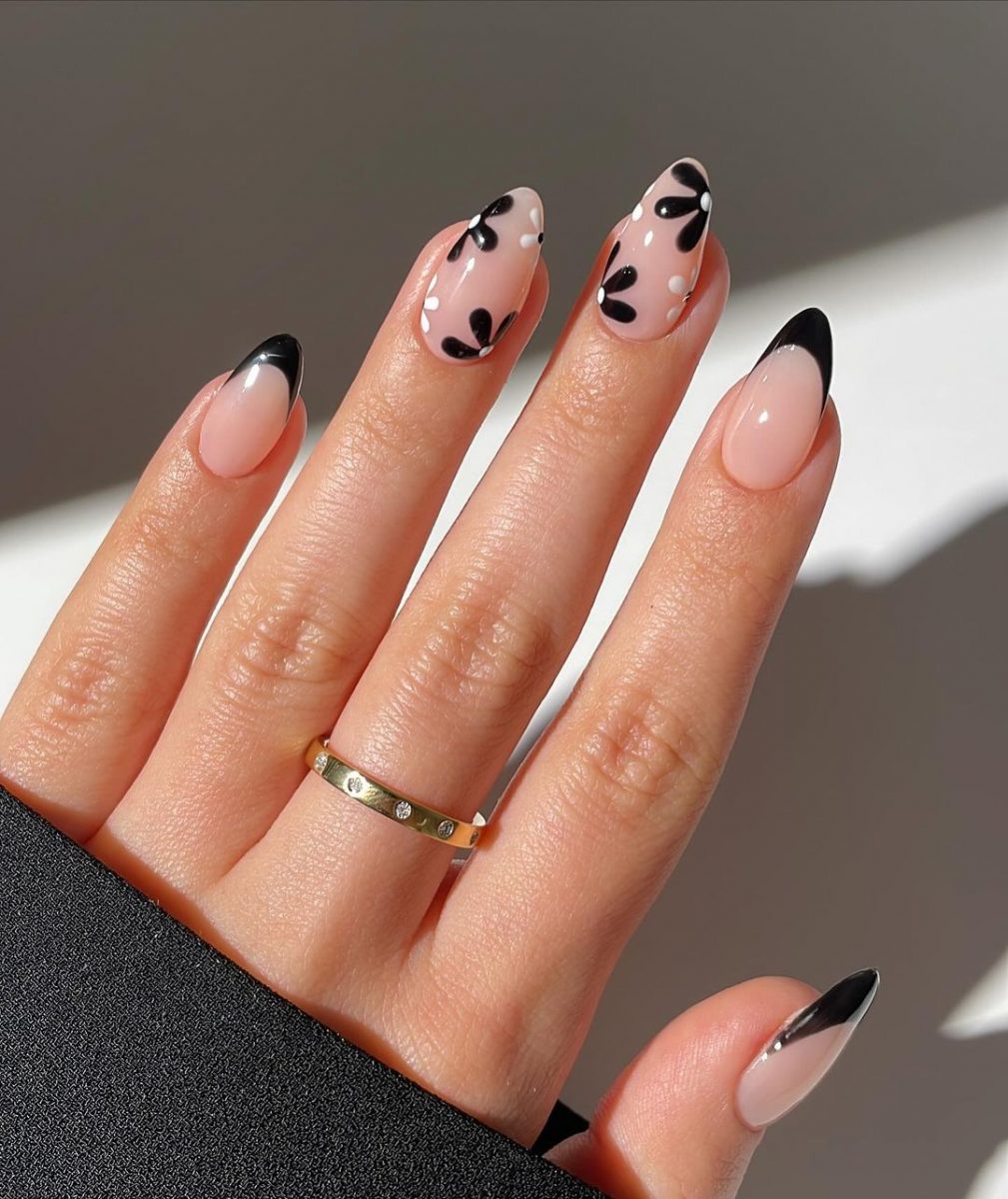 Black minimalistic Nail designs