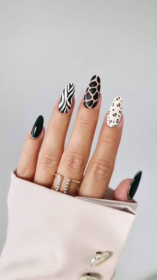 Black minimalistic Nail designs