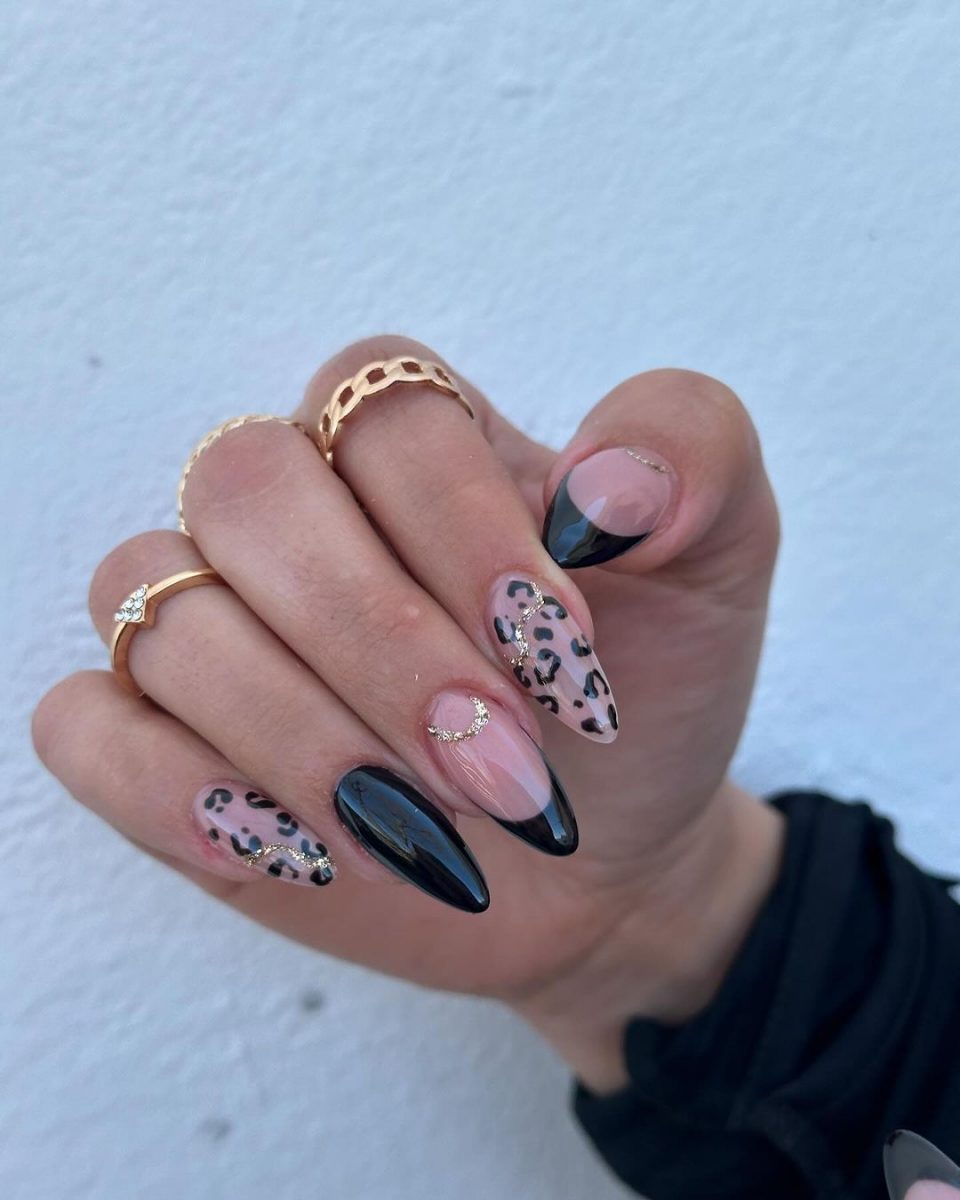 Black minimalistic Nail designs