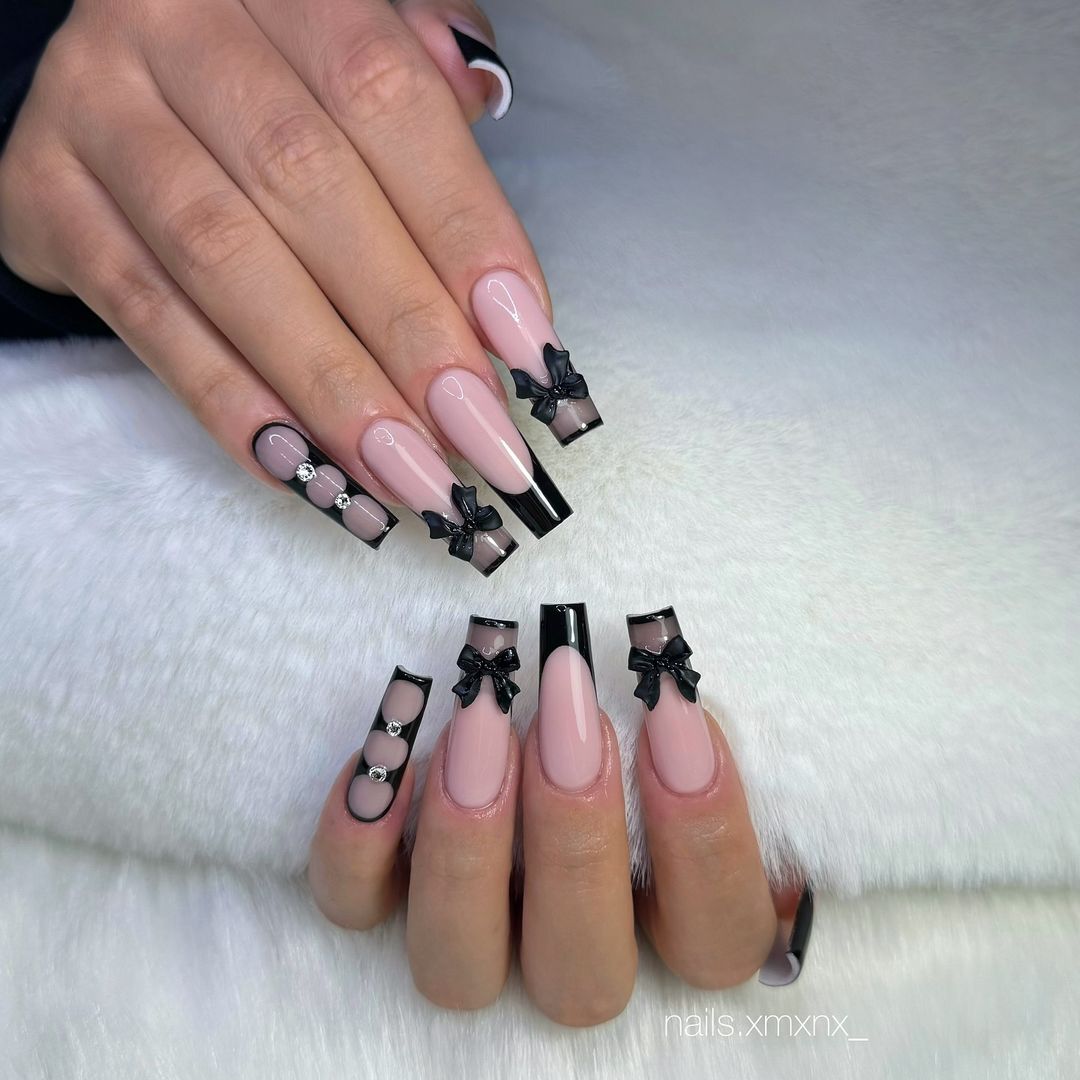 Black minimalistic Nail designs