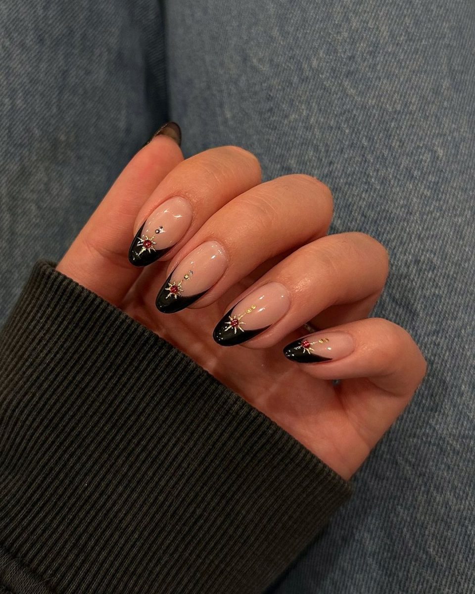 Black minimalistic Nail designs