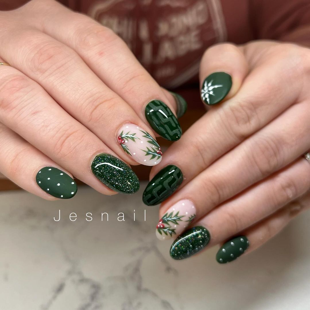 easy Christmas Nail Designs 2024