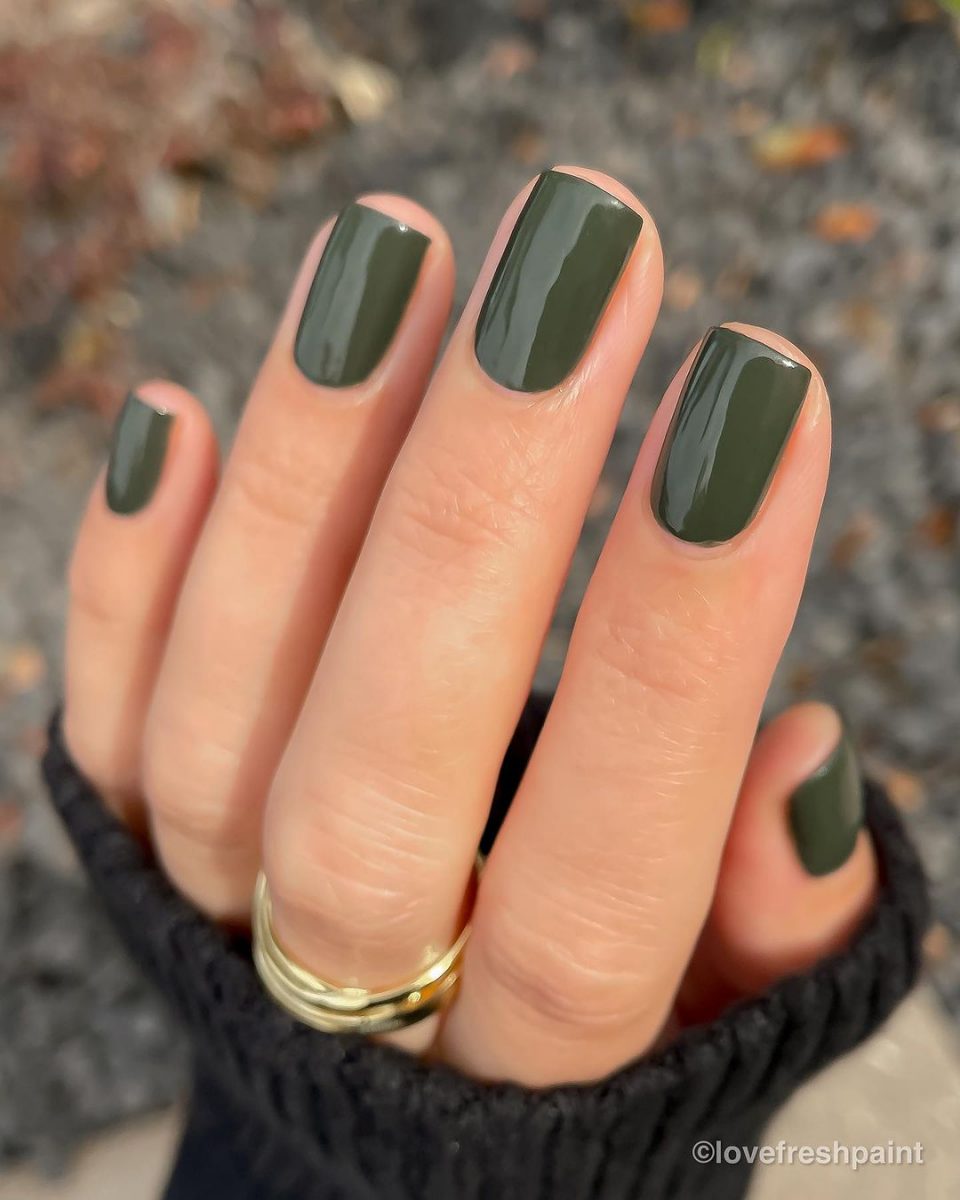 Dark Green Nails