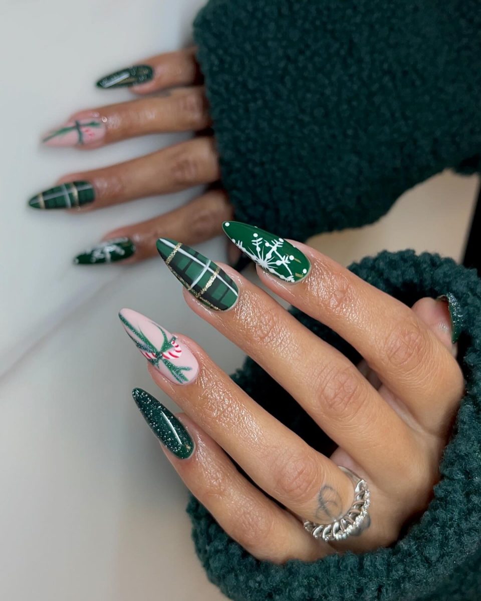 Simple Christmas Nail Designs