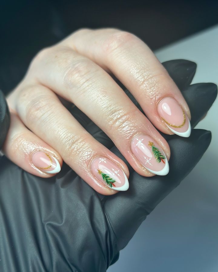 Short Christmas nails 2024