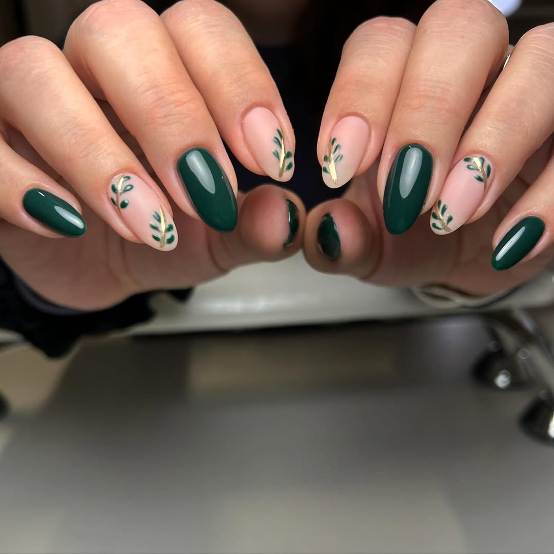 Green Christmas Nail Designs