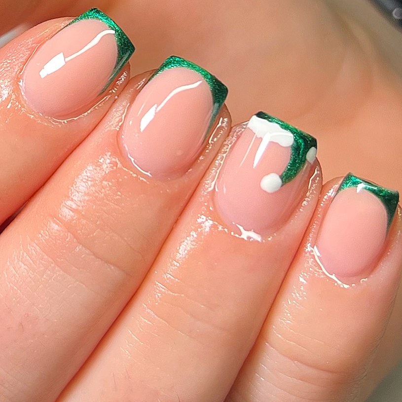 Green Christmas Nail Designs