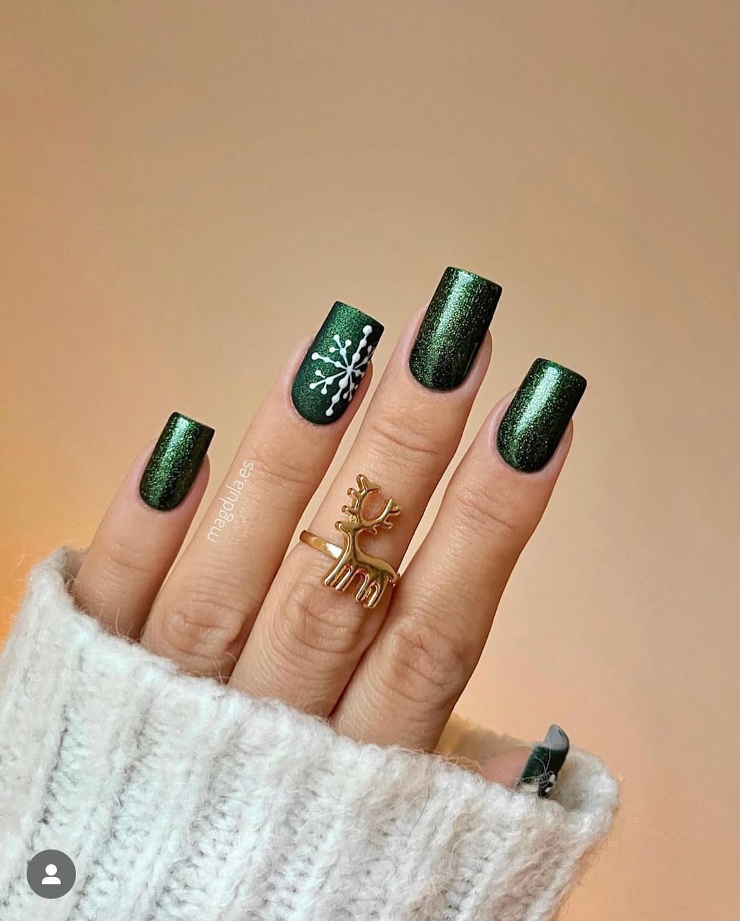 Green Christmas Nail Designs