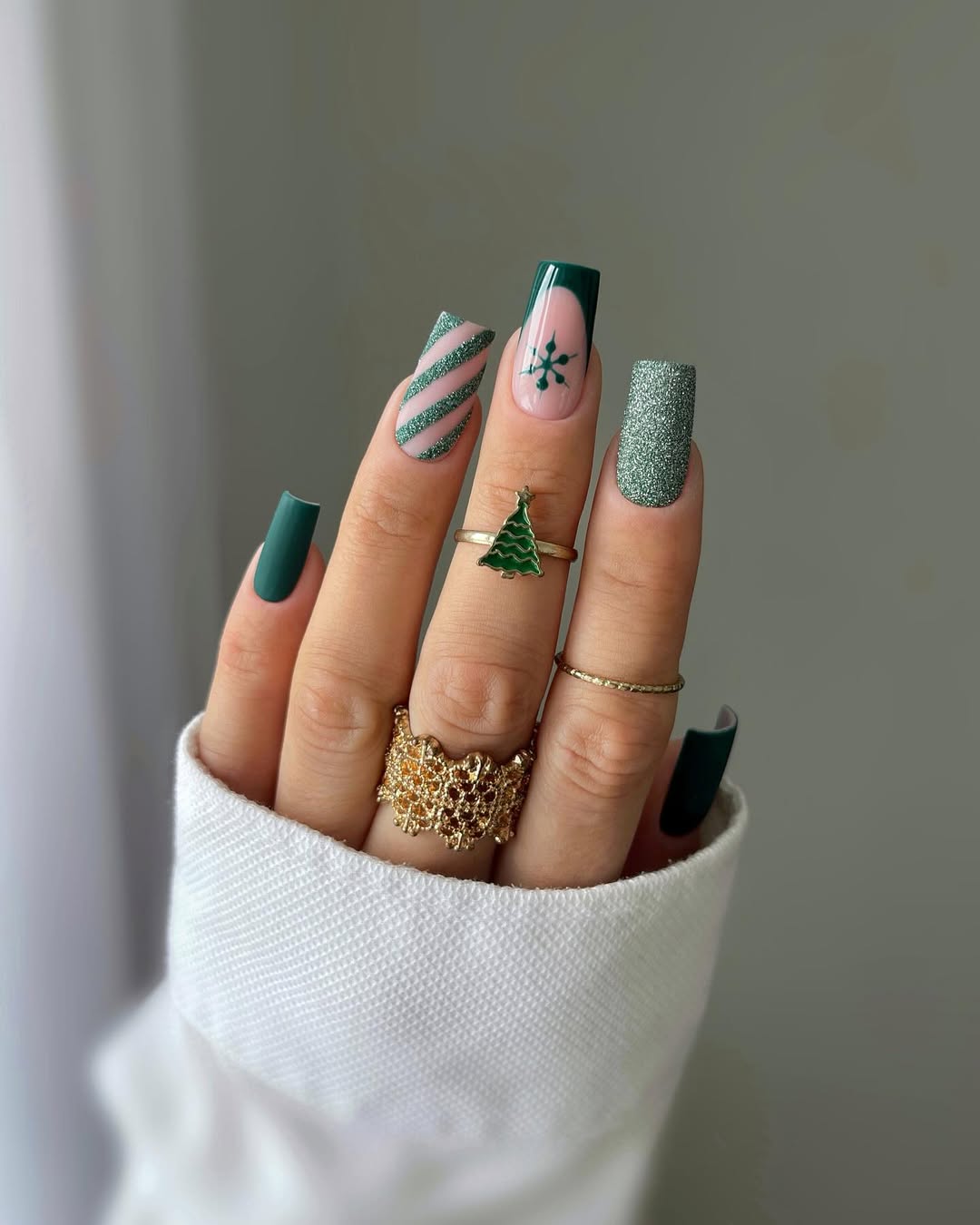 Green Christmas Nail Designs