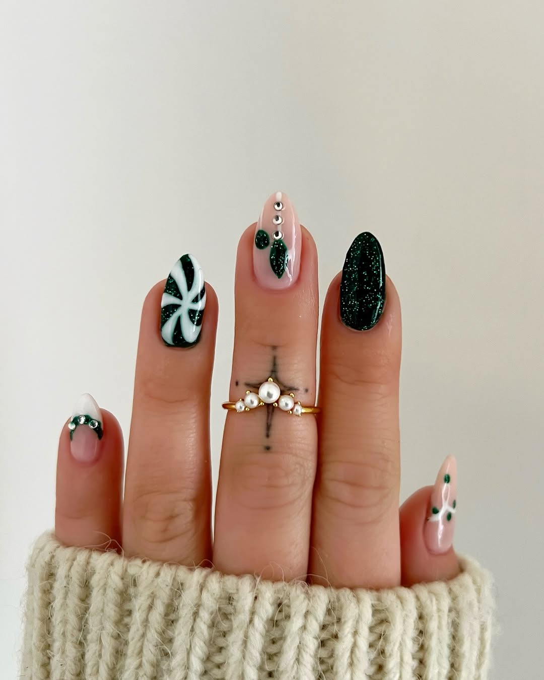 Green Christmas Nail Designs