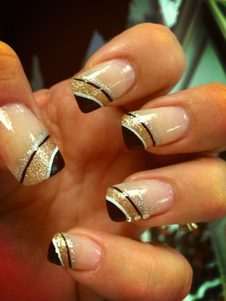 16 Trendy New Year's Eve Nail Designs for 2025