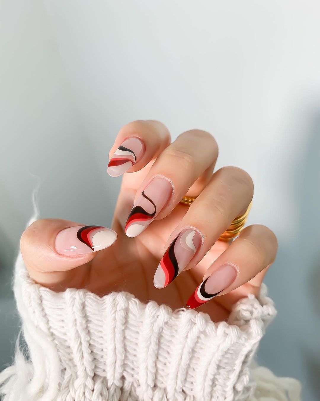 16 Trendy New Year's Eve Nail Designs for 2025