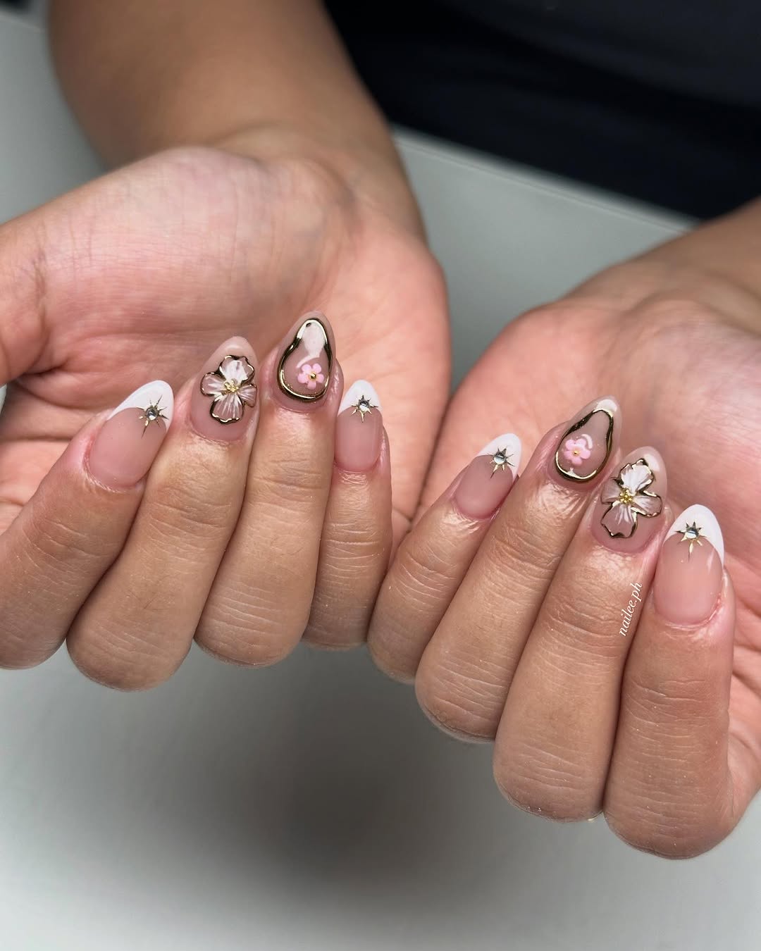 17 Stunning Graduation Nail Art Designs