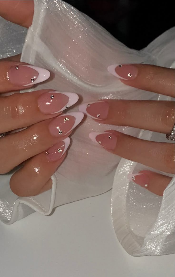 17 Stunning Graduation Nail Art Designs