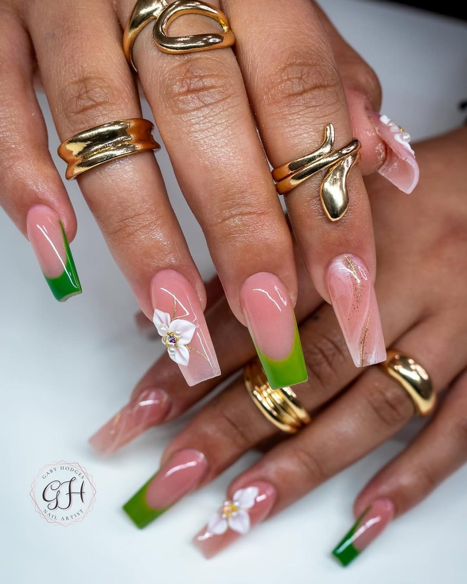 17 Stunning Graduation Nail Art Designs