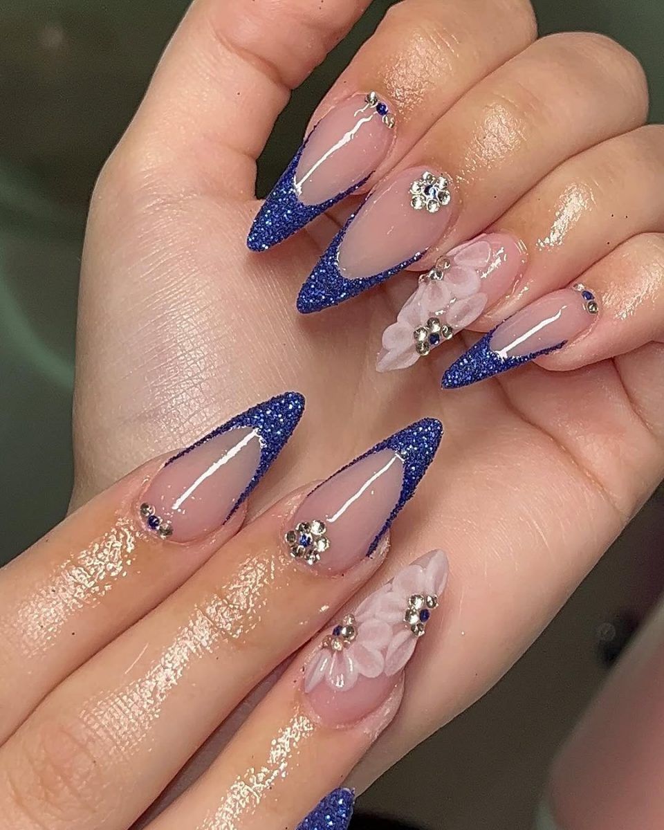 17 Stunning Graduation Nail Art Designs