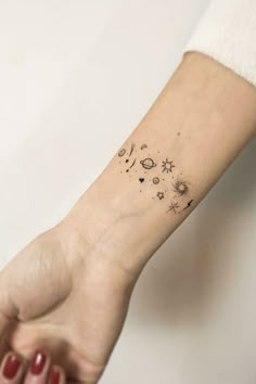23 Minimalistic Tattoo Designs for Woman