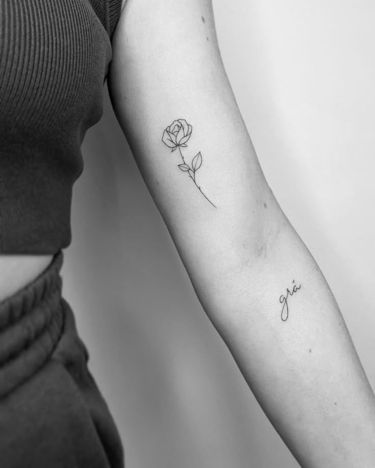 23 Minimalistic Tattoo Designs for Woman