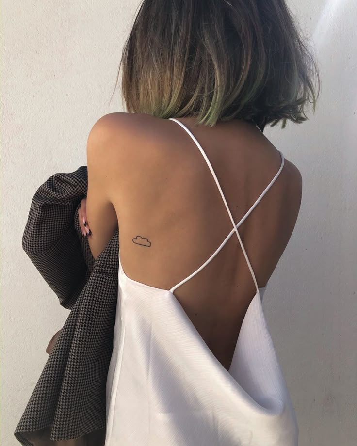 23 Minimalistic Tattoo Designs for Woman