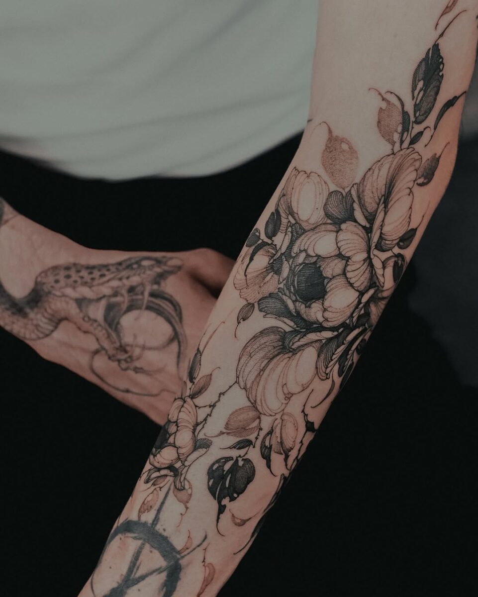21 Stunning Flower Tattoos to Inspire